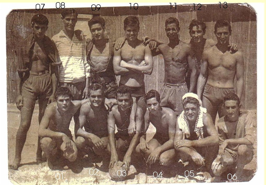 LES COPAINS 1957 AUX GENETS.JPG